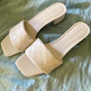 Marc Fisher White Slide Sandals 9 Chunky Heel